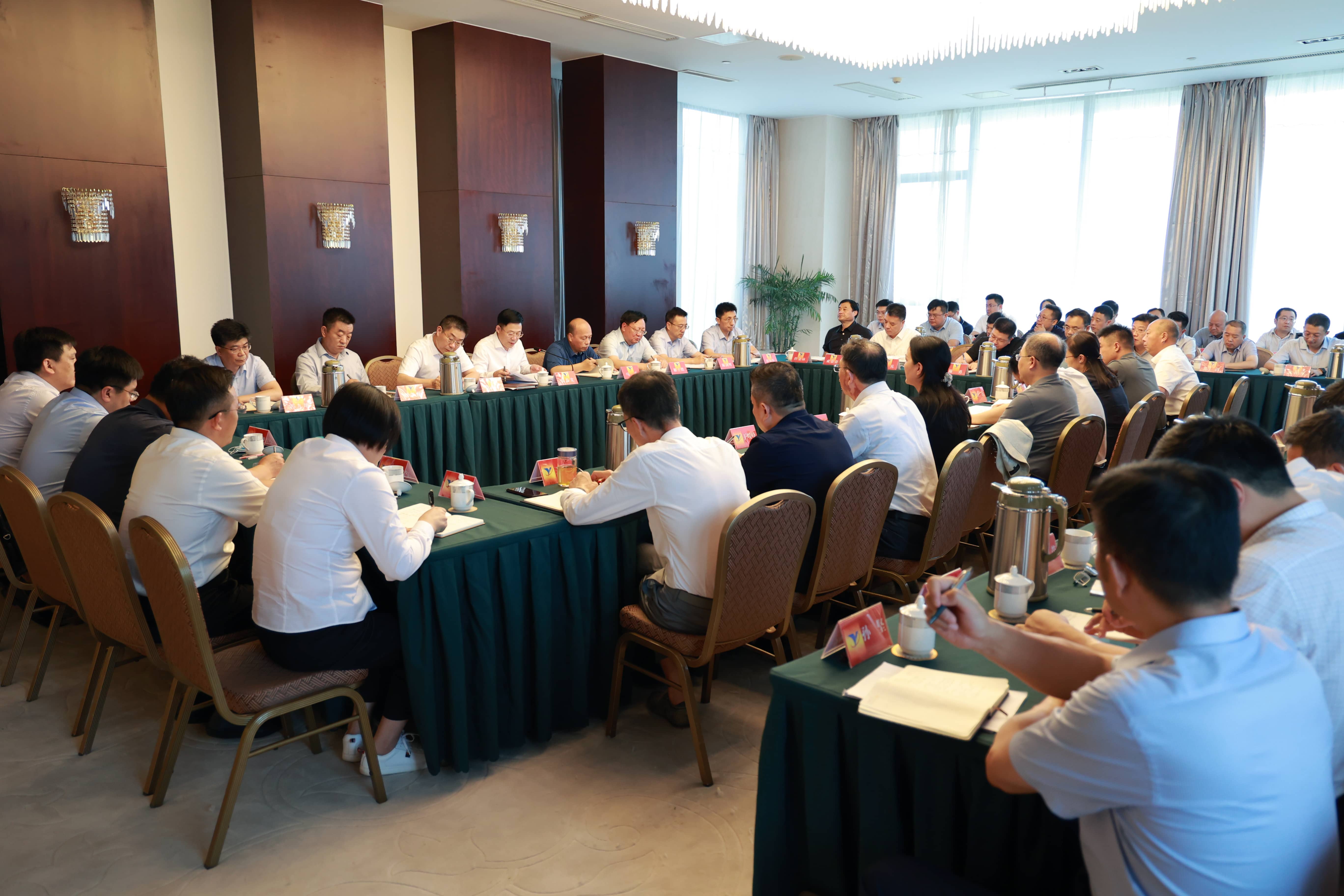 集团传达学习市委全会和市政府有关会议精神2-tuya.jpg